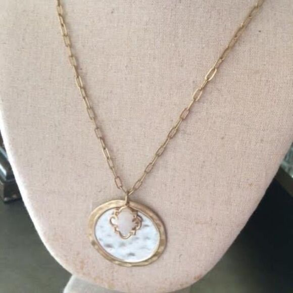 🎃 stella dot ~ amala pendant ~ silver hammered - Picture 1 of 3